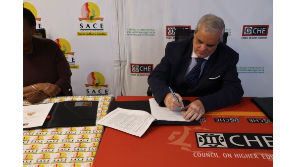 Memorandum of Agreement between SACE and CHE (Council on Higher Education) Image